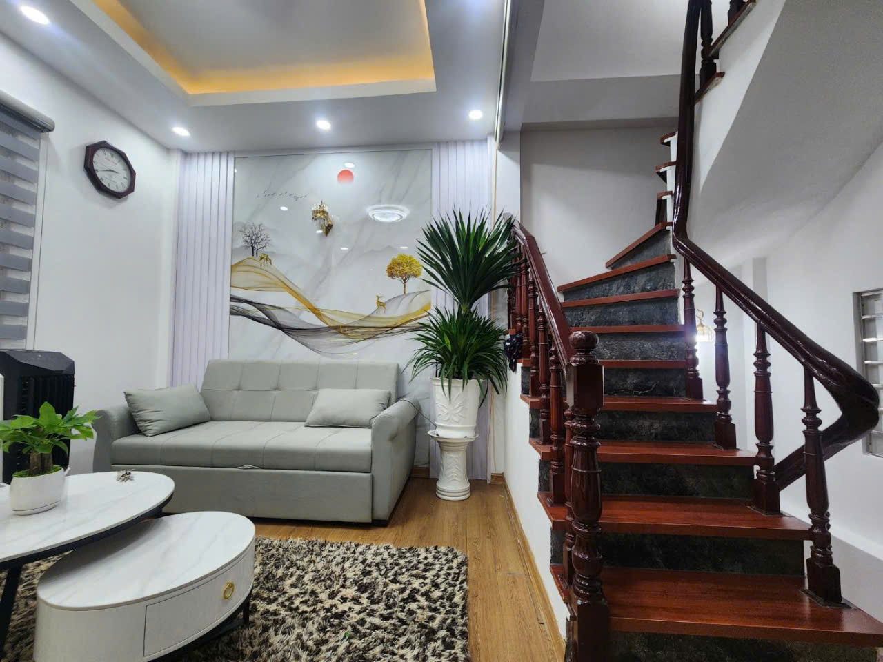Bán nhà ngõ Thịnh Hào 3, một bước ra phố : DT 22m, giá 5tỷ1